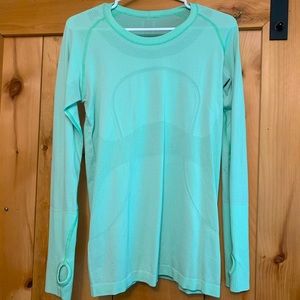 Gently used Lulu swiftly tech long sleeve